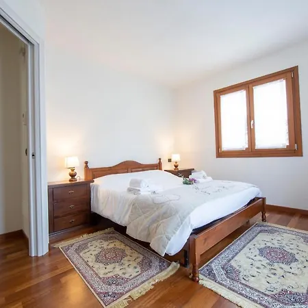 La Grande Pomme Villa Aosta